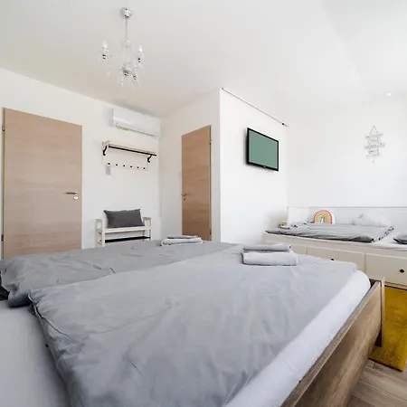 Pipacs Panír&grill Garden 3* Győrújbarát