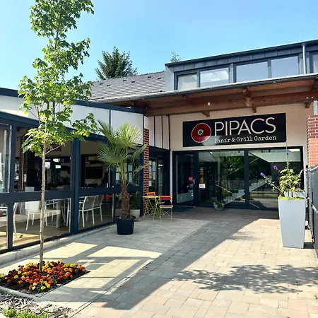 Pipacs Panir & Grill Garden Vendeghaz Pensionat *